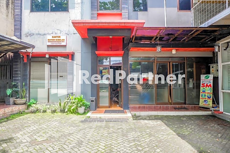 Hotel Sebelas @ Jalan Palasari Mitra RedDoorz