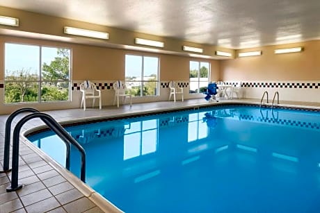 Country Inn & Suites by Radisson, Davenport, IA