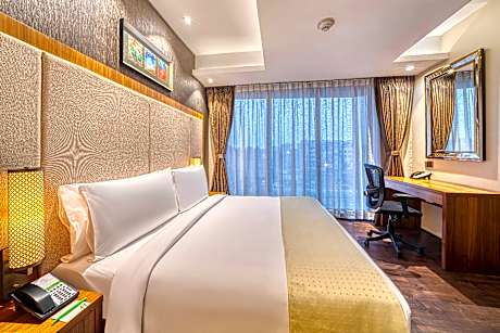 1 King Bed Executive Non-Smoking