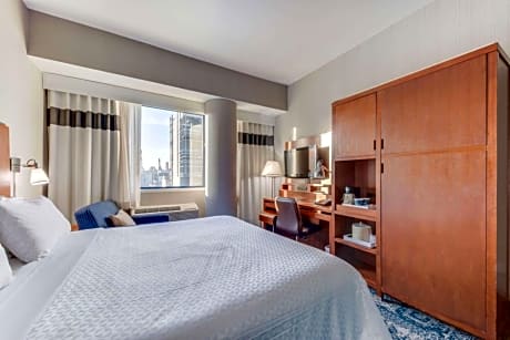 1 King Bed Non-Smoking City View Work Desk Safe Wi-Fi Coffee And Tea Maker