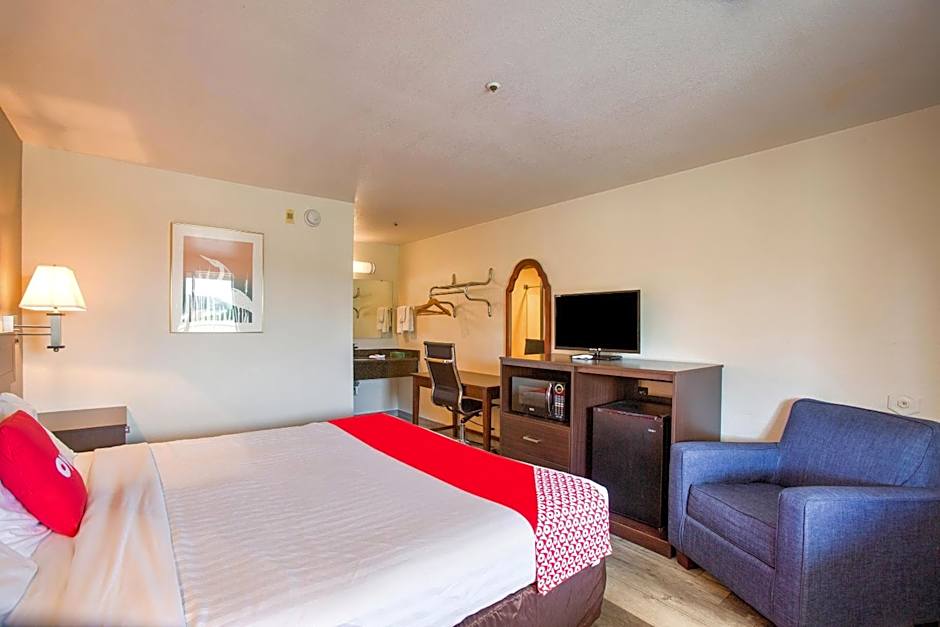 OYO Woodland Hotel and Suites