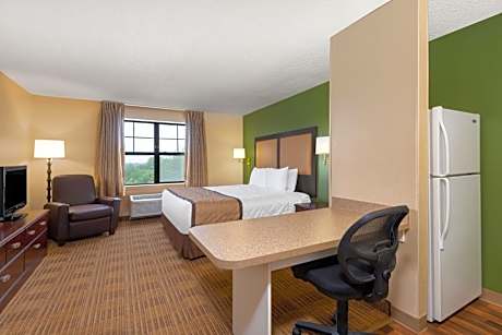 Studio with 1 King Bed - Non-Smoking