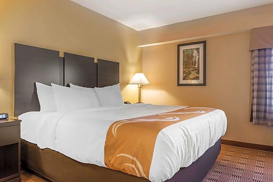 Quality Inn & Suites Pittsburgh Harmarville