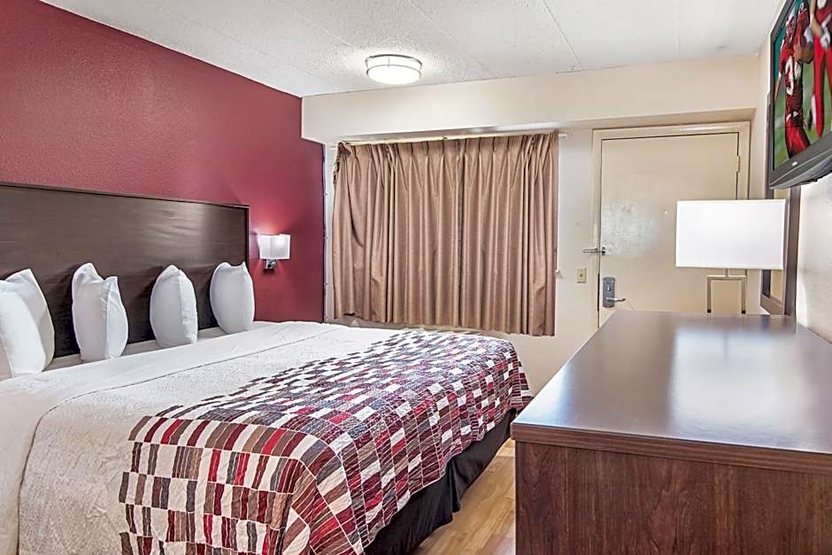 Red Roof Inn Hampton Coliseum & Convention Center – Hampton, VA