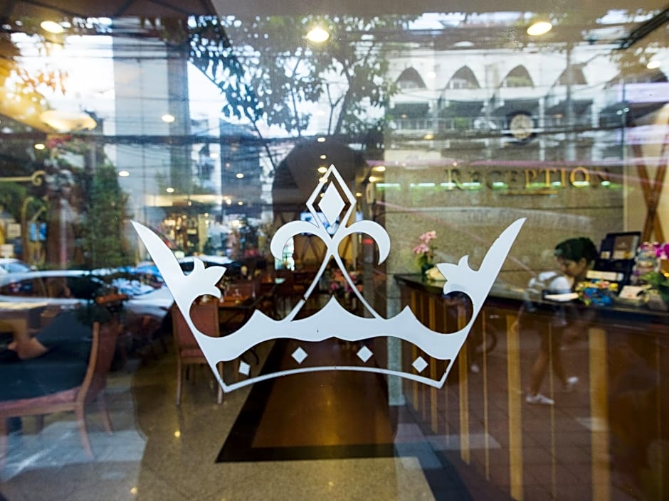 Majestic Suites Hotel