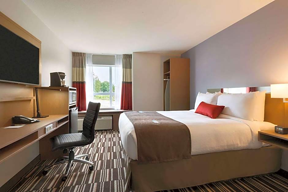 Microtel Inn & Suites by Wyndham Oyster Bay Ladysmith