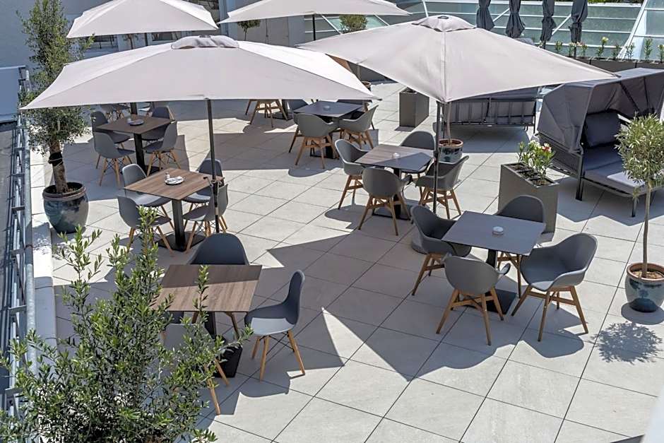 CE Plaza Hotel