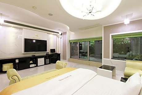 King Room with Spa Bath