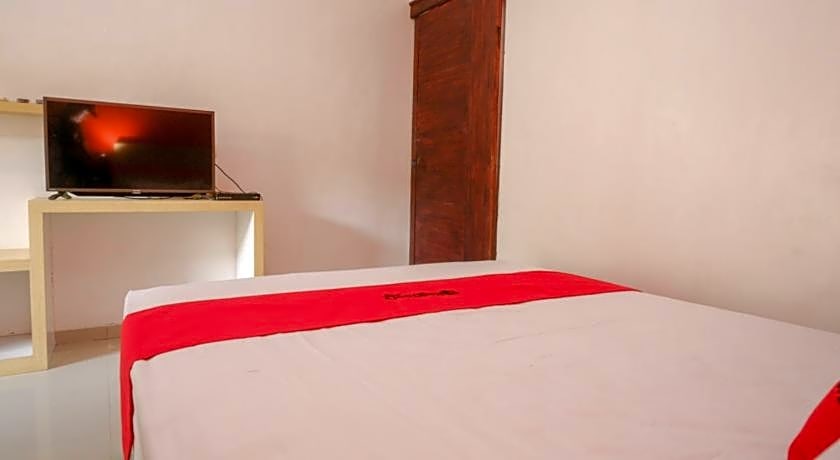 RedDoorz Syariah near Alun Alun Kota Rembang