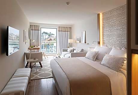 Deluxe Double Room with Balcony and Sea View