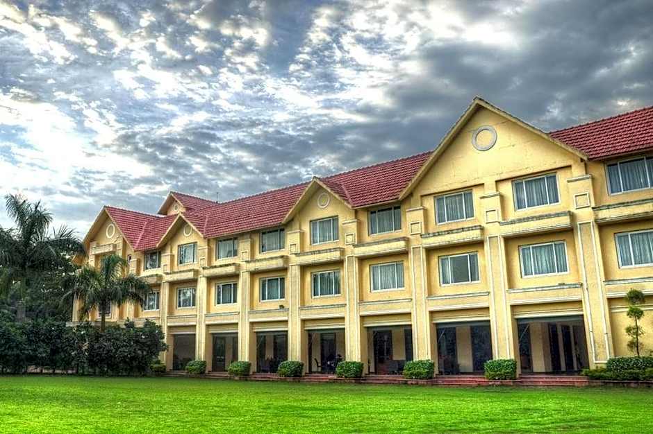 Country Roads Resort