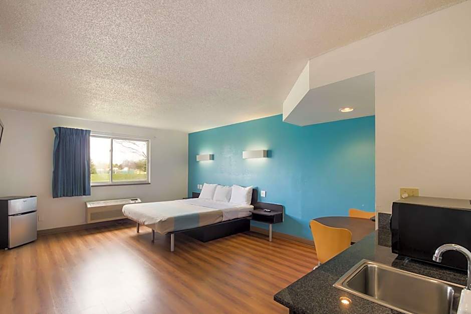 Motel 6-Rothschild, WI