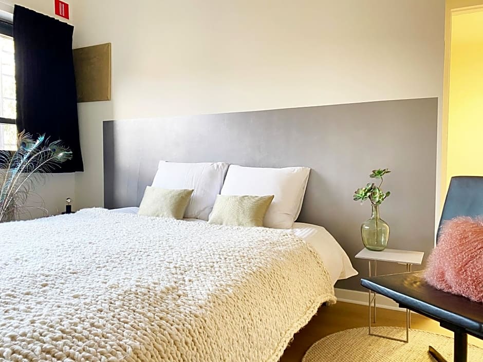 B & B Expohouse