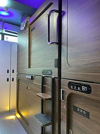 Bed in 8-Bed Mixed Dormitory Room