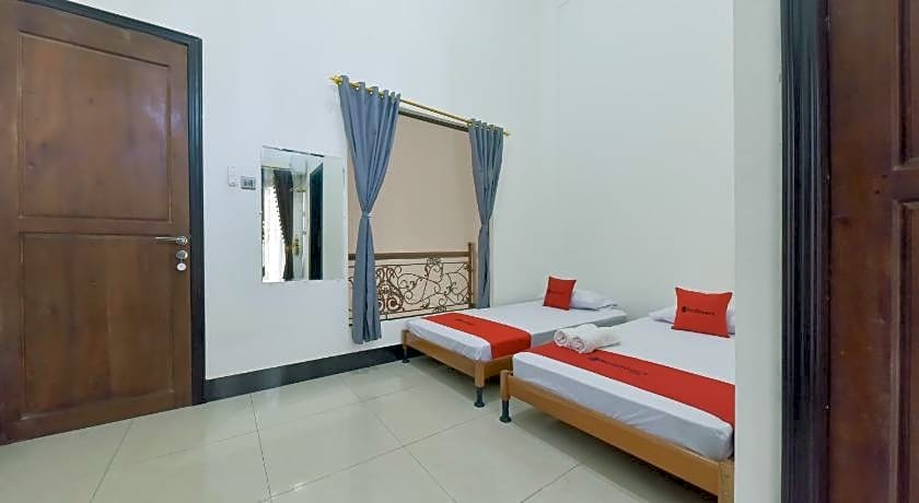 RedDoorz Syariah near Dago Pakar 2