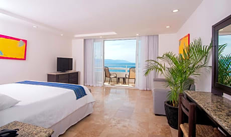 Deluxe Suite with Sea View