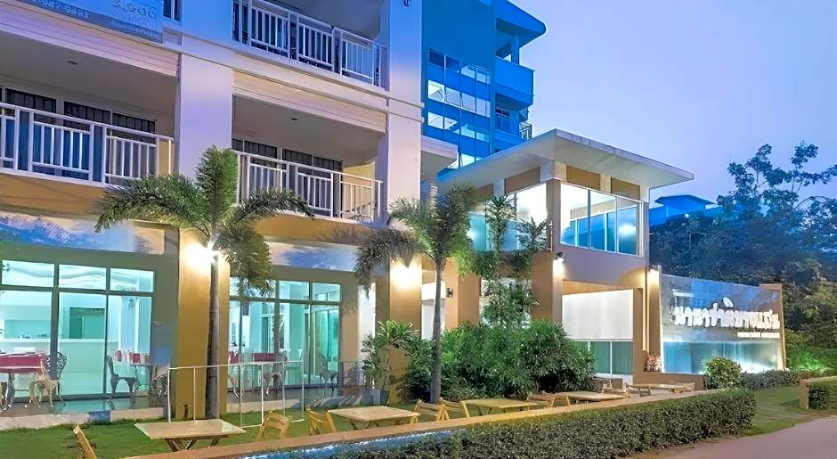 Nana Chat Bangsaen Hotel