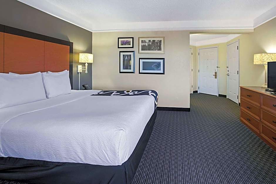 La Quinta Inn & Suites by Wyndham Dallas Arlington South