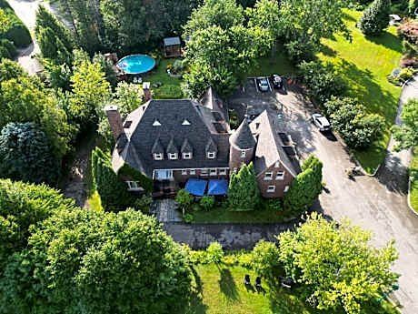 Chateau Murdock Gite