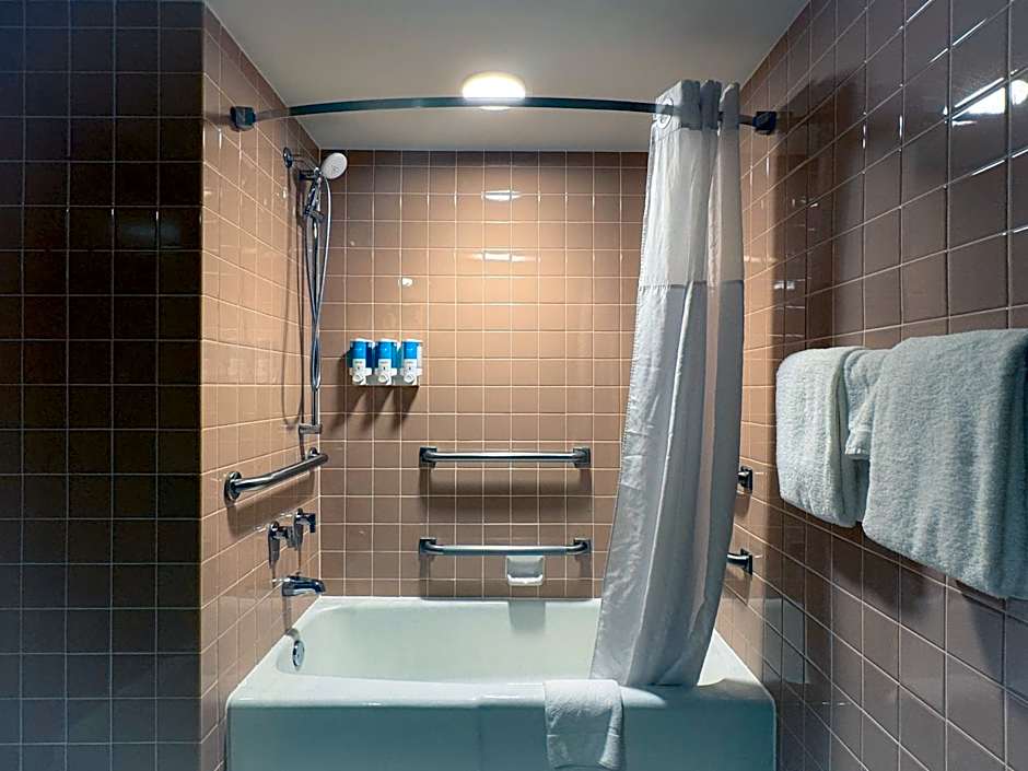 Heritage Inn & Suites St. Louis/Fenton, Trademark by Wyndham
