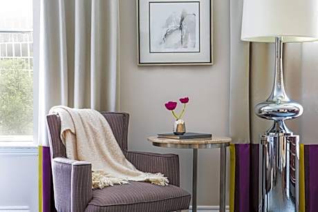 King Room with Mobility Accessible with Tub