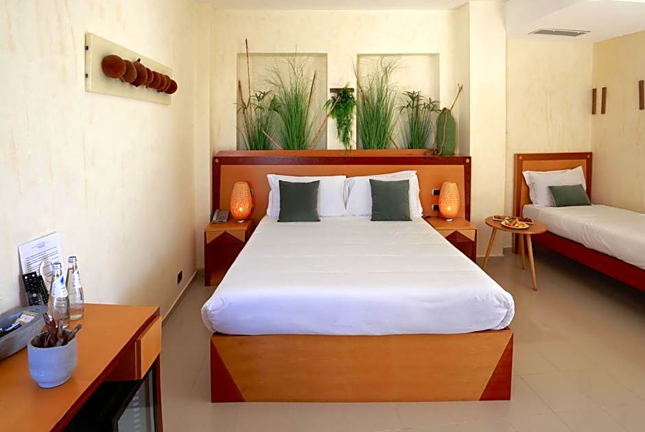 Piccadilly Rooms Restaurant and Beach