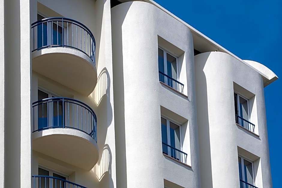 Le Cetai Cannes Beach Hotel