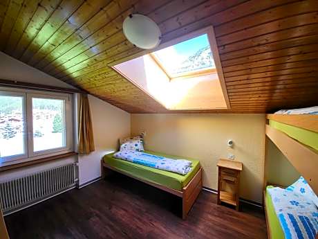 Family Room (2 Adults + 3 Children)