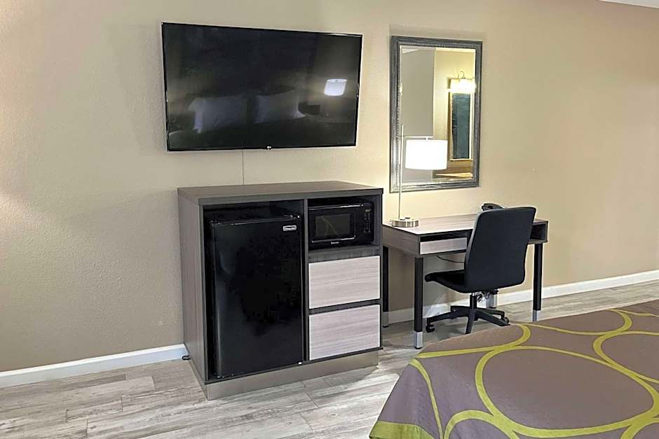 Super 8 by Wyndham Harrison OH