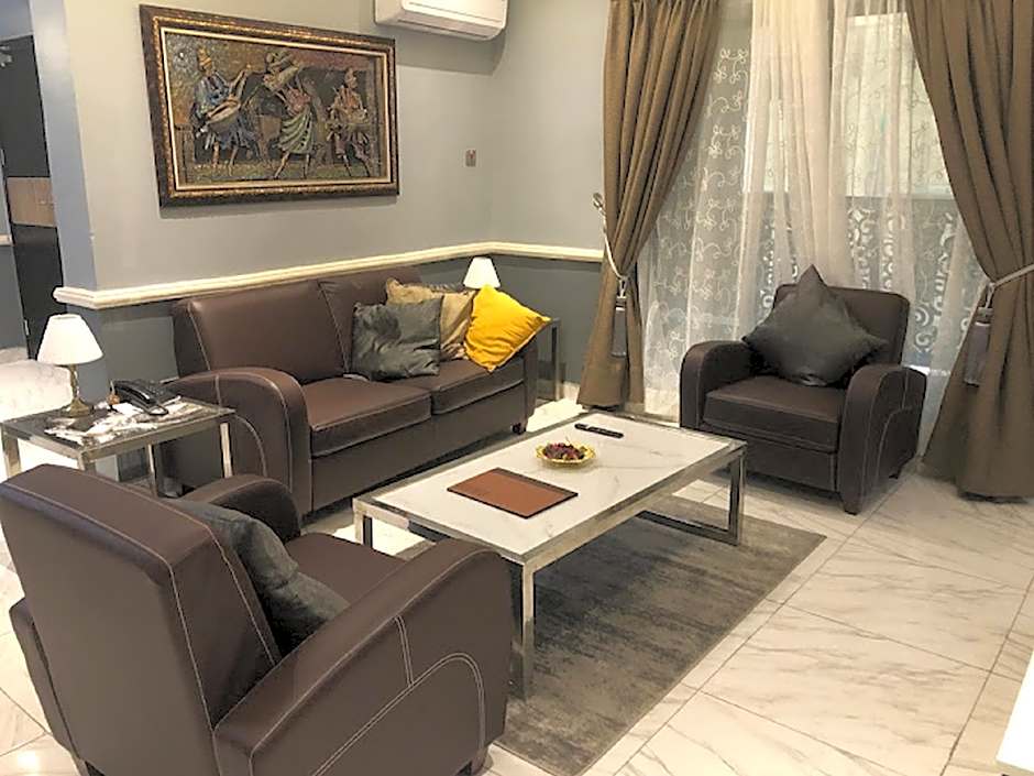 COZY SUITES