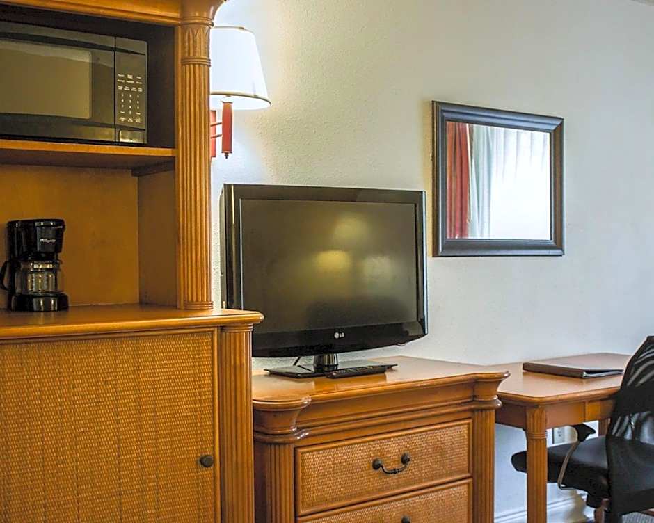 Quality Inn & Suites St Augustine Beach Area