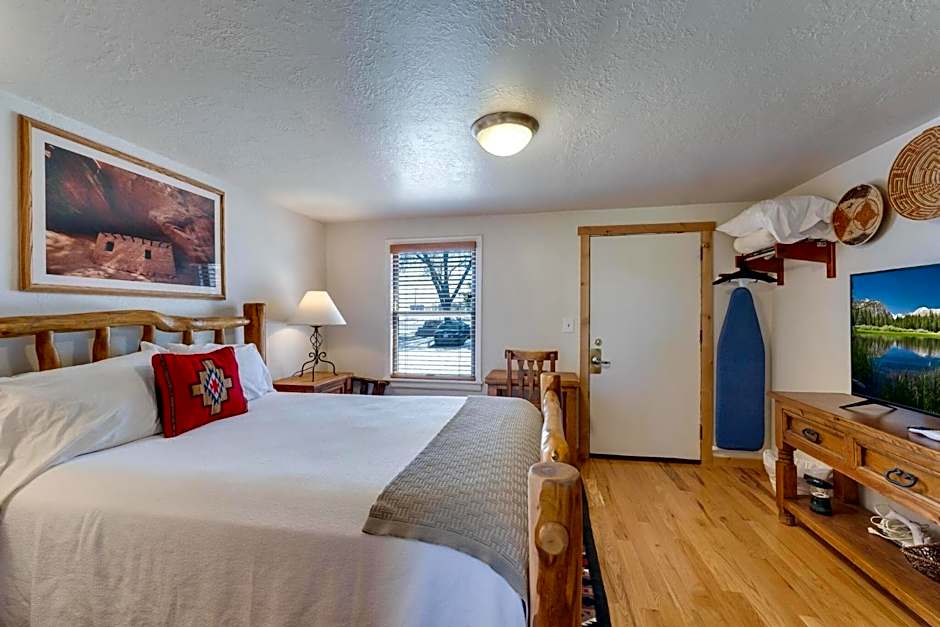 Stone Lizard Lodge