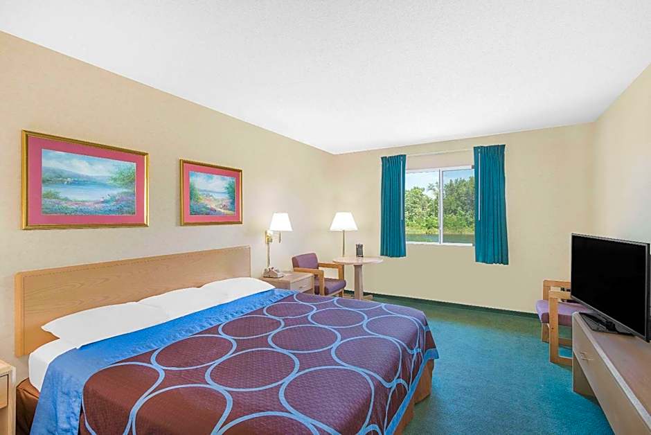 Super 8 by Wyndham Canandaigua