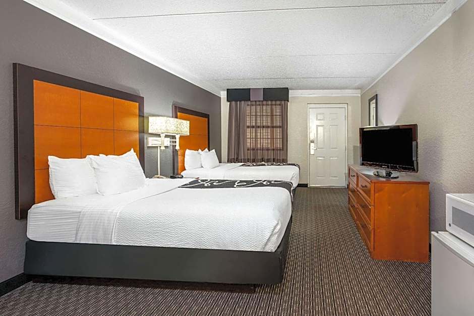 Super 8 by Wyndham The Woodlands North