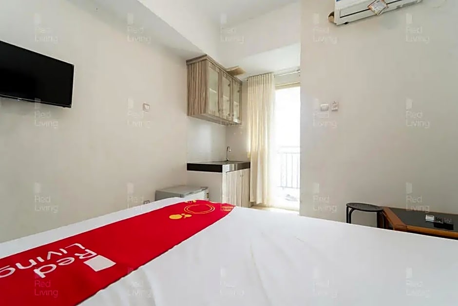 RedLiving Apartemen Green Lake View Ciputat Syafa Property Tower E