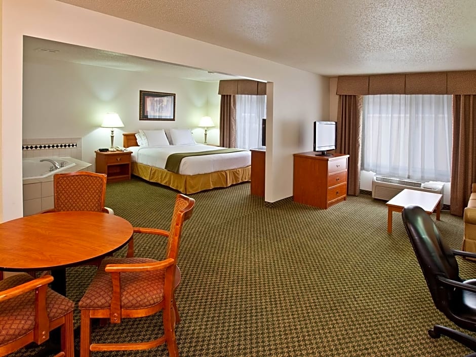 Holiday Inn Express & Suites Logan