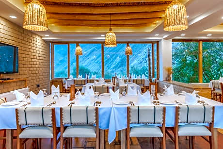 Stone Hedge Hotel ladakh