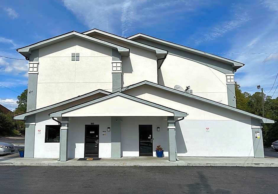 Super 8 by Wyndham Greensboro/Coliseum/Conv.