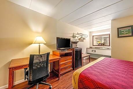 King Room - Non-Smoking