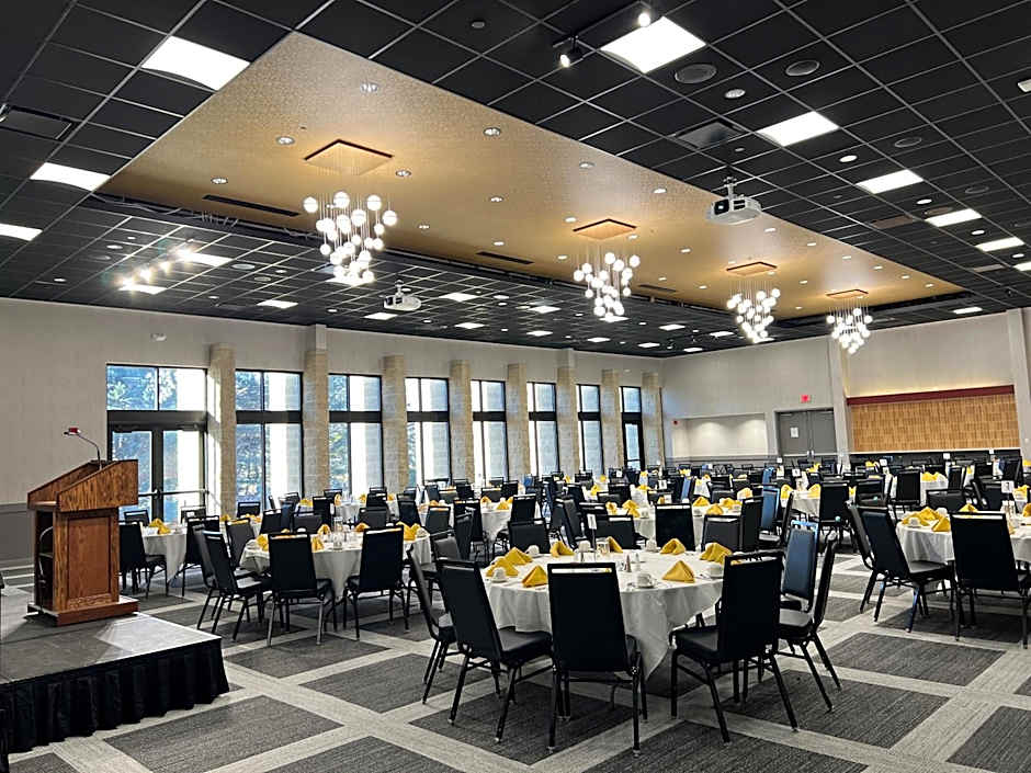 Gateway Hotel And Conference Center