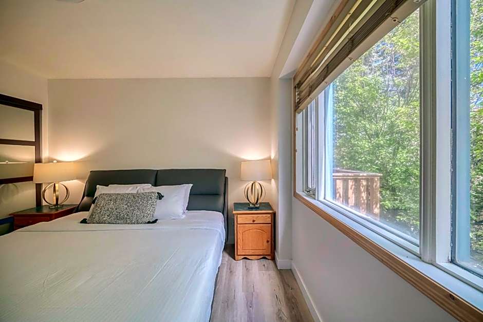 Bow Valley Chalets-Entire 2 King Bedrooms townhouse