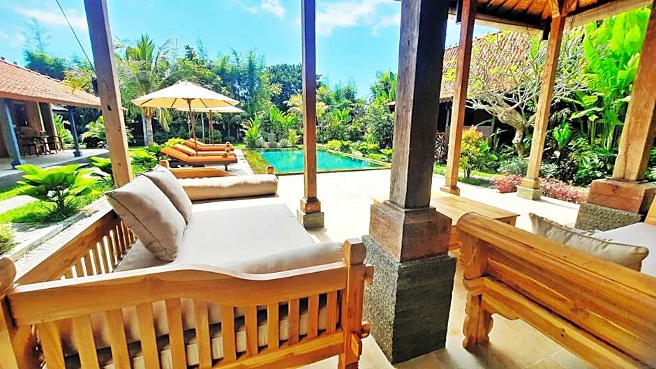 VILLA LE PETIT LEON "Authentic Traditional Wooden House"