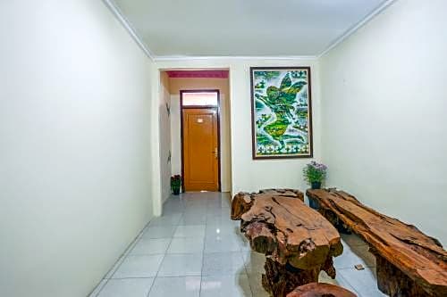 OYO 3004 Penginapan Bromo Adi