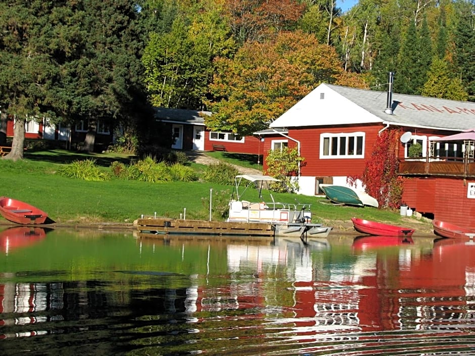 Kan-a-Mouche Pourvoirie Auberge et Chalets