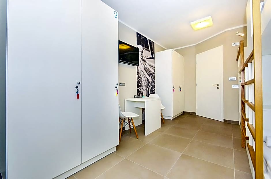 Hostel Dvor