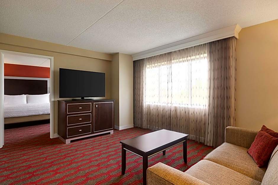LaGuardia Plaza Hotel