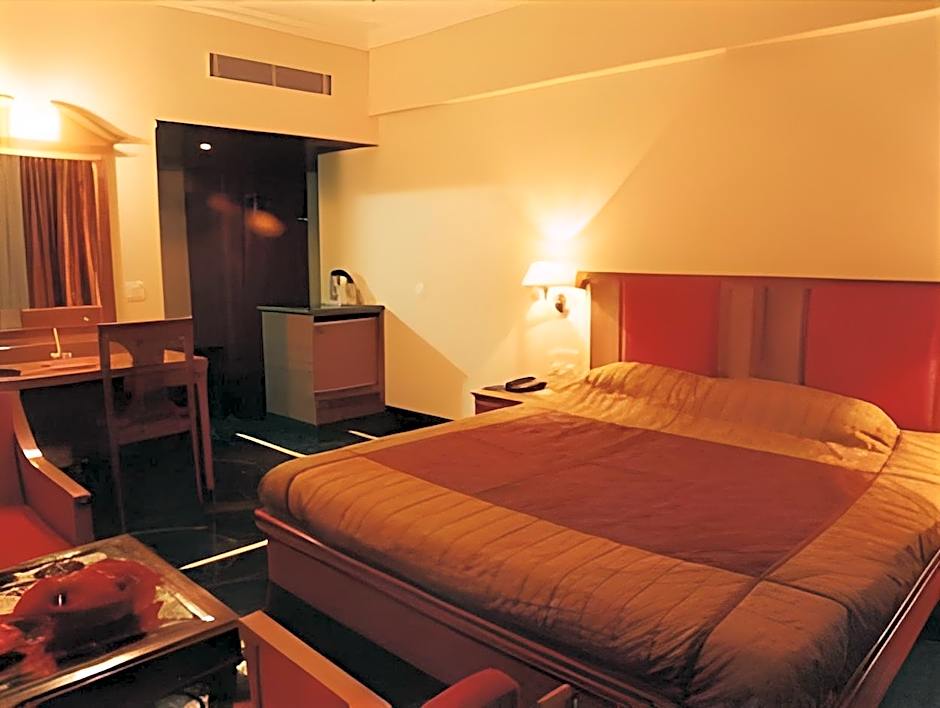 Hotel Raj Vilas Place