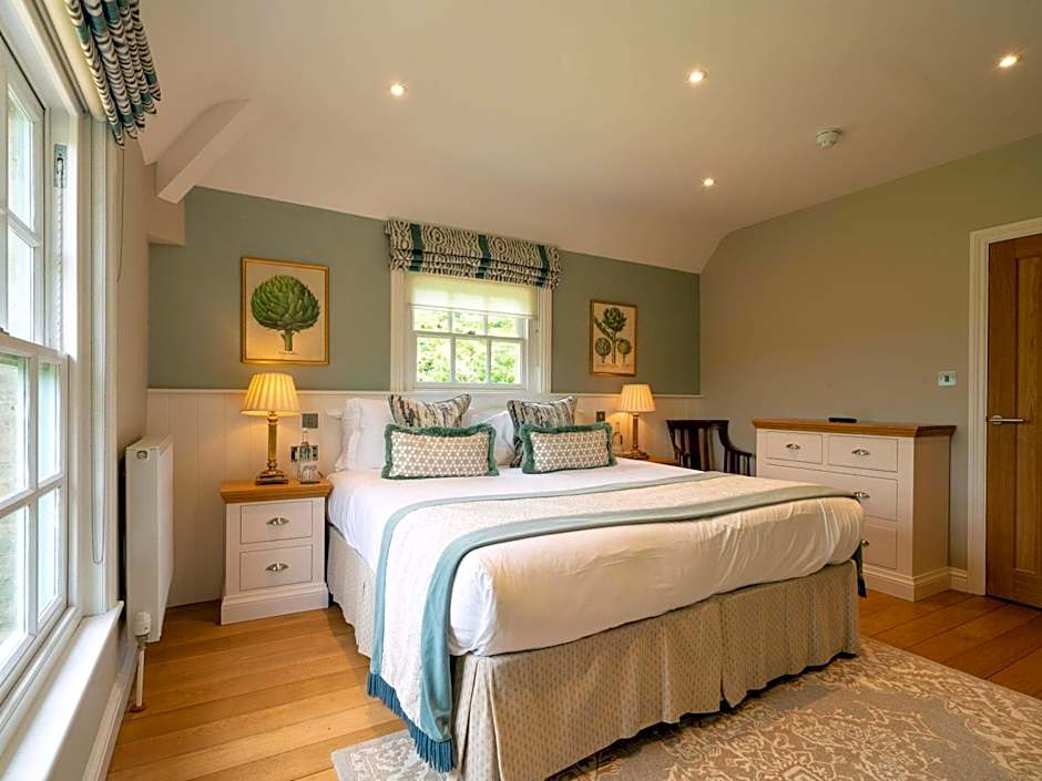 Photo 1 of 8 of Grand 3 Bedroom Multiple Beds Cottage