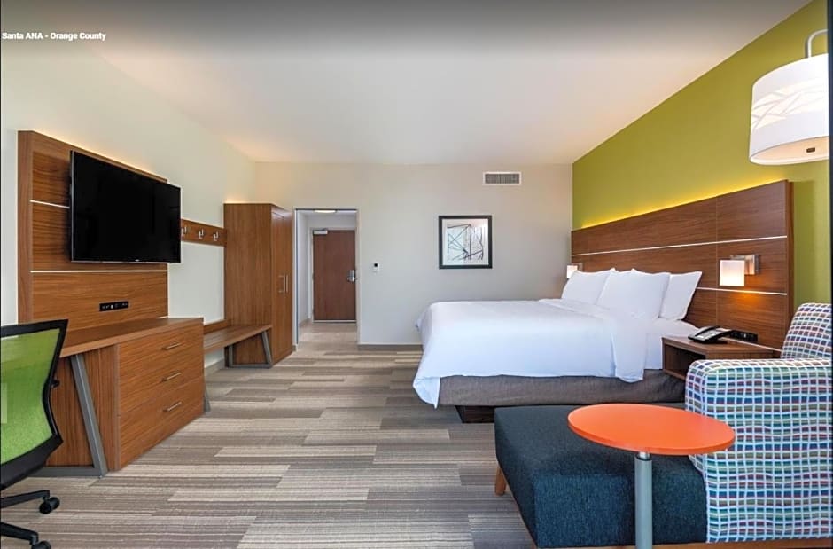 Holiday Inn Express & Suites Santa Ana - Orange County By IHG