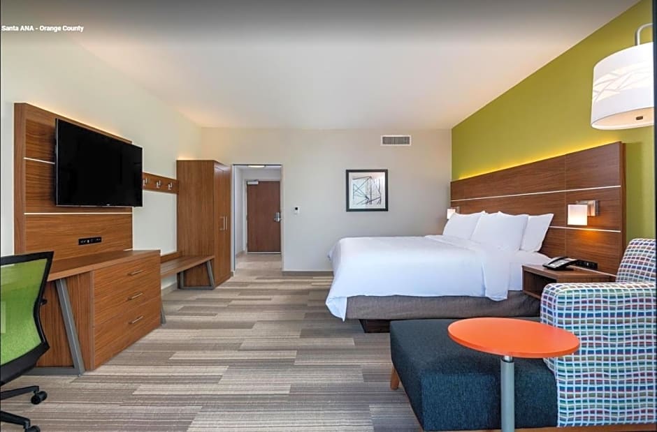 Holiday Inn Express & Suites Santa Ana - Orange County